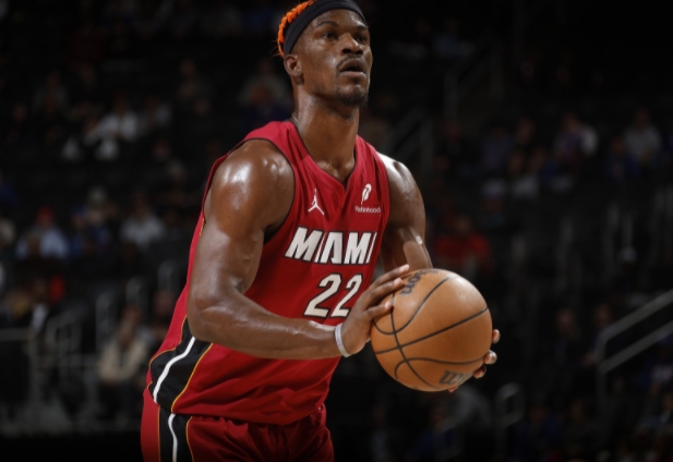 巴特勒禁赛引关注，多队寻求合作