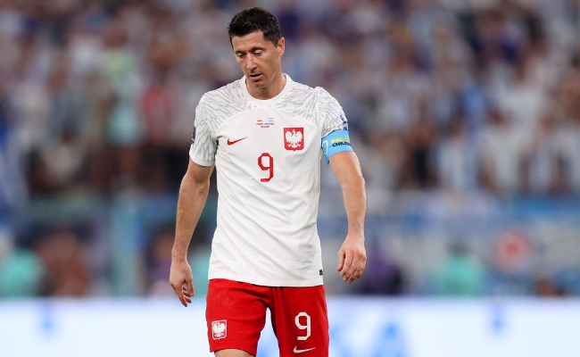 莱万里程碑之战双响炮：巴萨锋线传奇的闪耀时刻