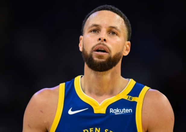 勇士半场失误频发，落后国王陷困境