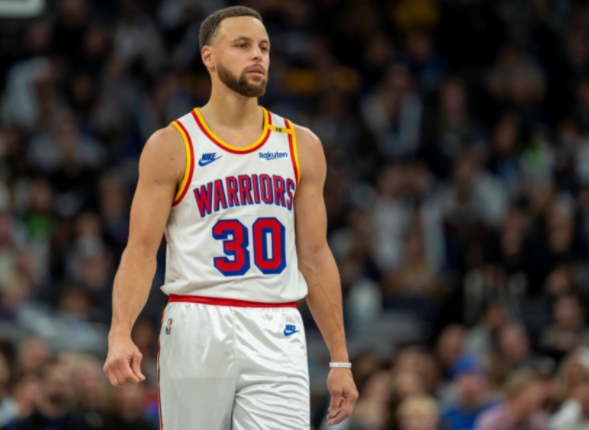 库里半场暴走难救勇士颓势