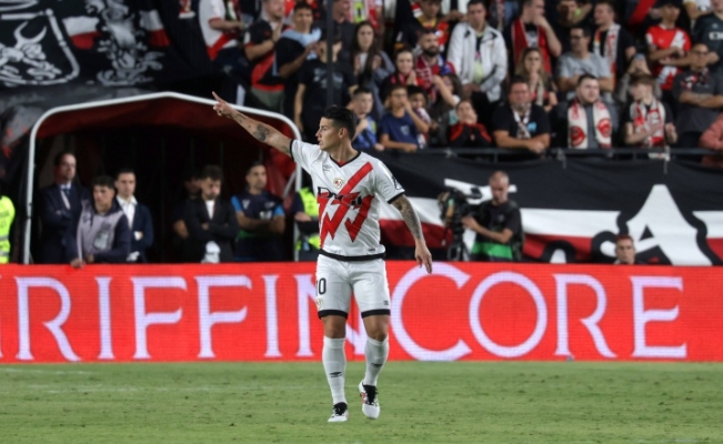 J 罗告别巴列卡诺：转会风云中的新起点