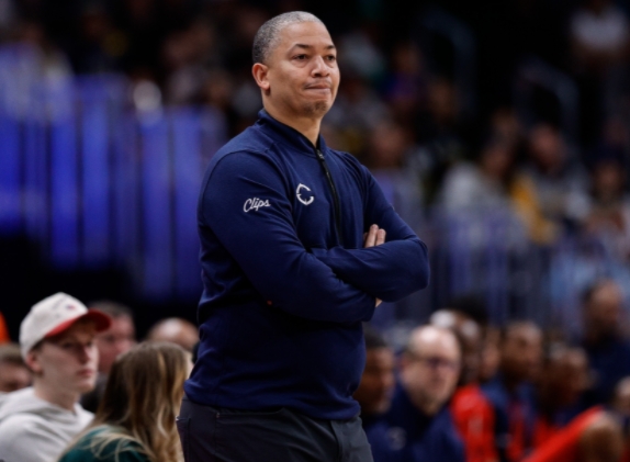 快船战前遇困境，泰伦 - 卢忧山火影响