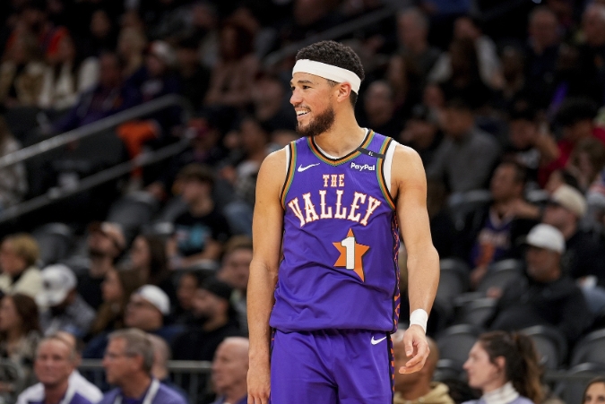 太阳半场战老鹰：布克稳健领航