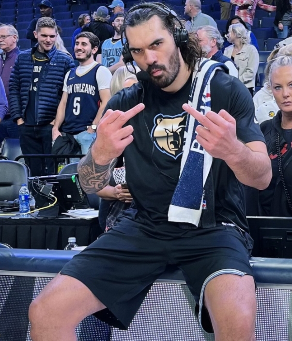 火箭胜灰熊，亚当斯旧地展风姿