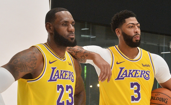 湖人马刺大战在即：伤病阴霾下的明日对决