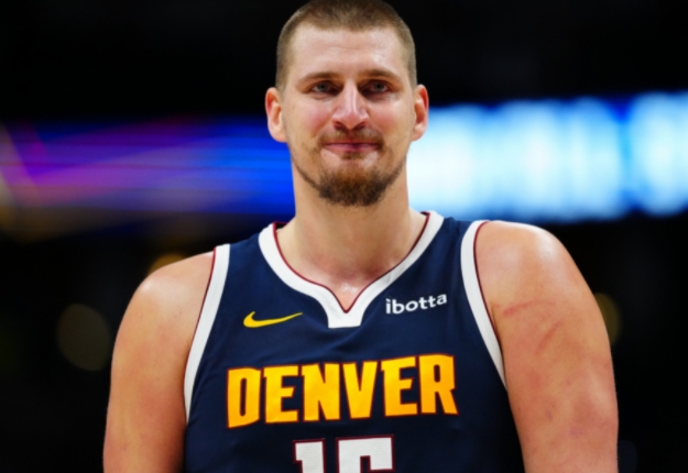 约基奇病愈大发威，掘金乘胜奋进