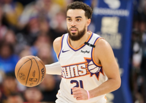 琼斯适应新角色，助太阳奋进