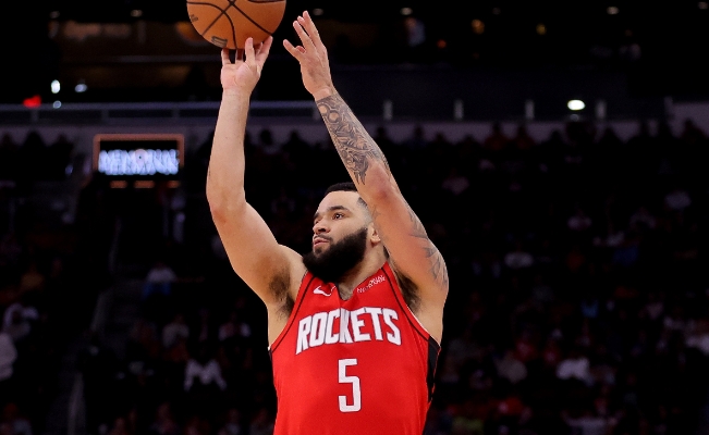 范弗里特力挽狂澜：关键一击，助力火箭客场凯旋