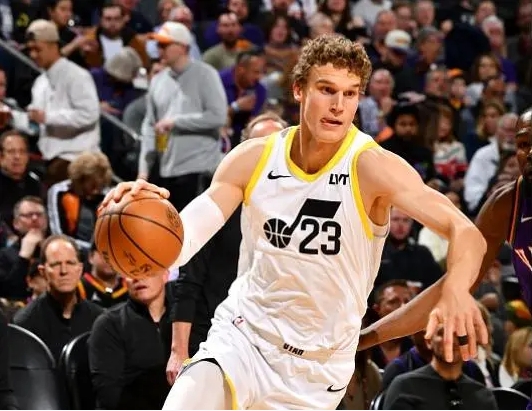 太阳半场领先，马尔卡宁表现尚可