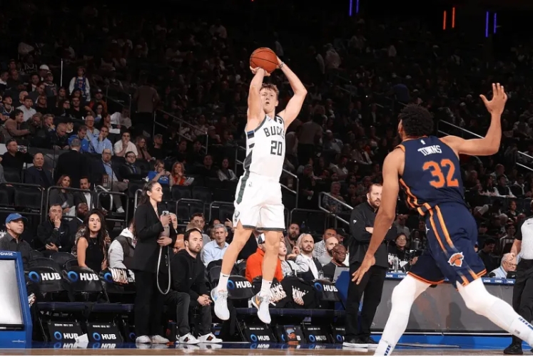 AJ - 格林：雄鹿的三分奇兵