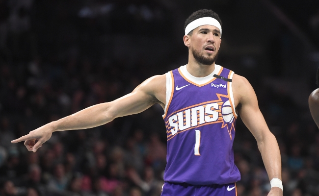 布克火力全开：太阳半场领先爵士，进攻大显神威