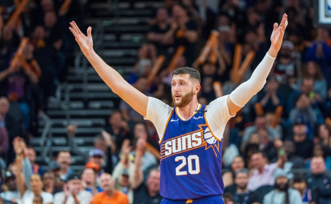 布登霍尔泽谈球员安排：太阳阵容调配引关注