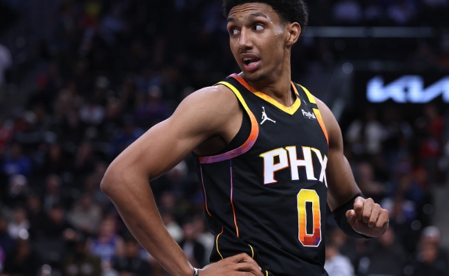 邓恩感恩比尔支持：太阳小将的成长与情谊