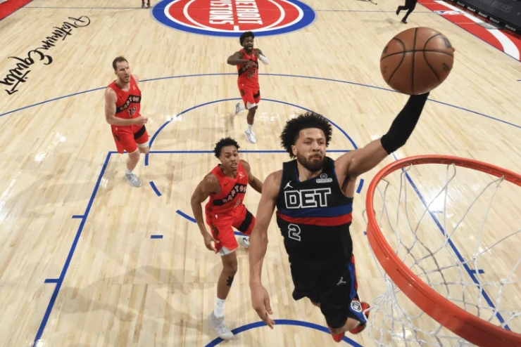 活塞战猛龙：坎宁安闪耀赛场