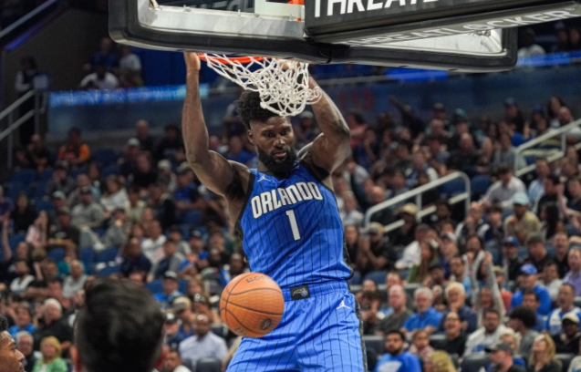 魔术篮板优势显威，末节逆转战胜 76 人