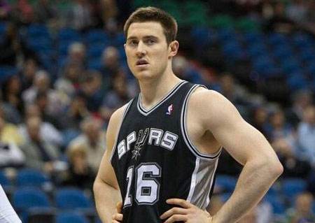 阿隆·贝恩斯：内线的强硬派