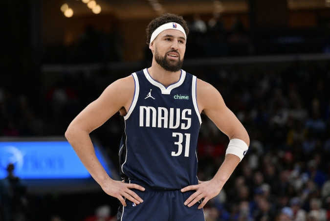 NBA 常规赛：独行侠惜败掘金，克莱里程碑之夜