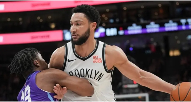 西蒙斯半场闪耀，篮网紧咬比分