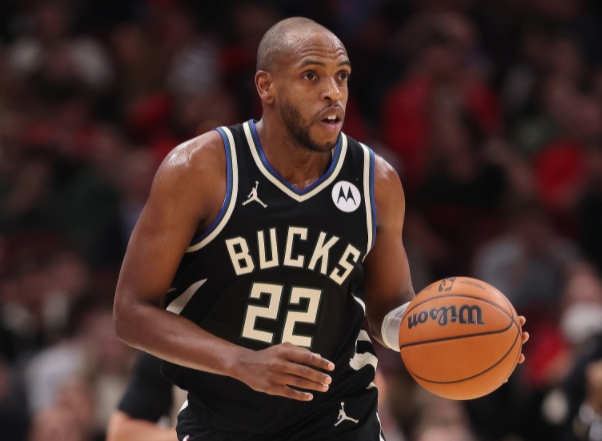 米德尔顿反思败局，雄鹿谋求战力提升