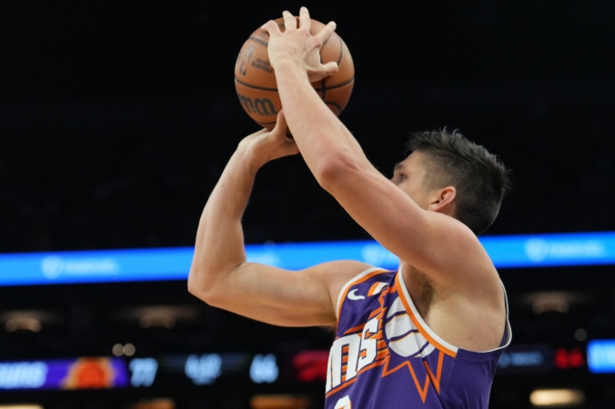 太阳黄蜂半场战平，格雷森・阿伦闪耀