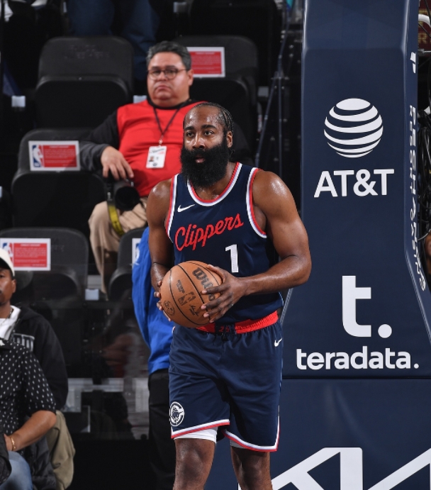 快船主场逆转热火，哈登引领关键调整