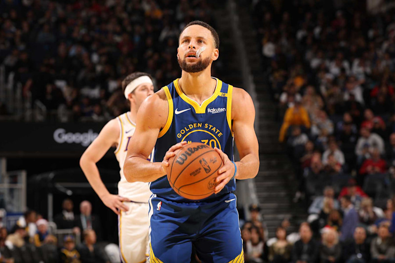 库里里程碑之战：总得分超艾弗森，总助攻超科比