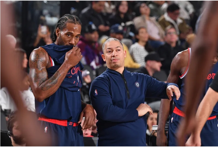 伦纳德战热火 15 连胜，续写传奇篇章