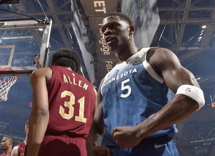 NBA常规赛：印第安纳步行者激战克利夫兰骑士，谁将主宰赛场？