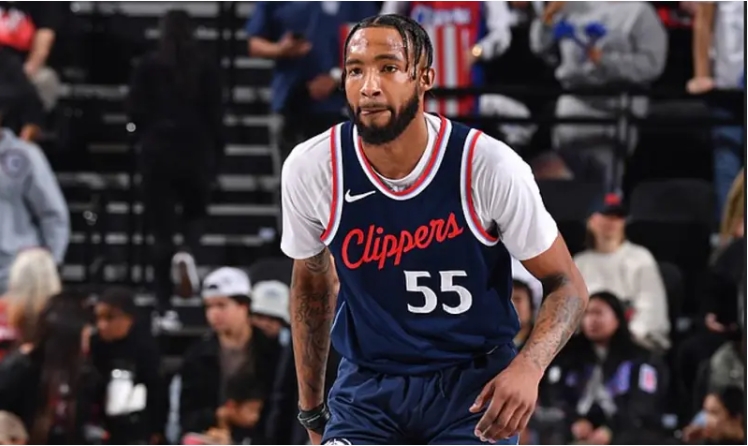 小琼斯带伤作战，快船逆转获胜