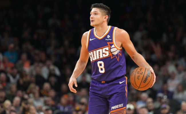 太阳黄蜂半场胶着：阿伦受伤添变数，比赛悬念持续升级