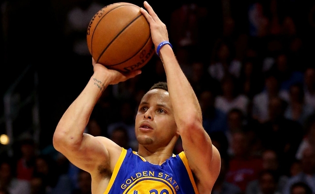 库里暖心瞬间：伤病休战日，温情暖童心