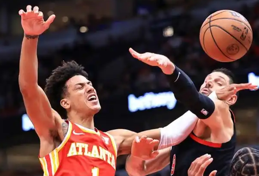 NBA常规赛：芝加哥公牛激战亚特兰大老鹰，东部内战火花四溅