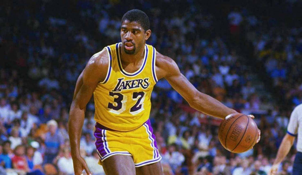 魔术师再现：埃尔文·约翰逊的湖人传奇