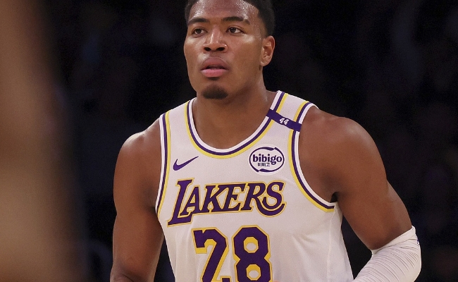 湖人落败后：芬尼 - 史密斯谈经历与反思，球队待提升