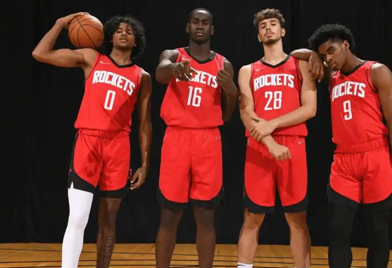 火箭翱翔：NBA赛场上的青春风暴