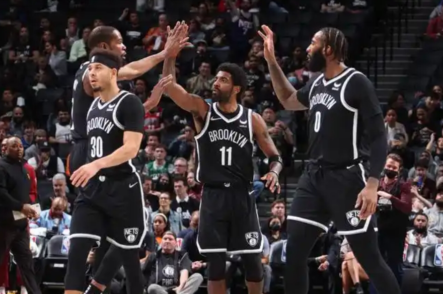 NBA常规赛：湖人篮网巅峰对决，紫金军团与篮网军团谁主沉浮