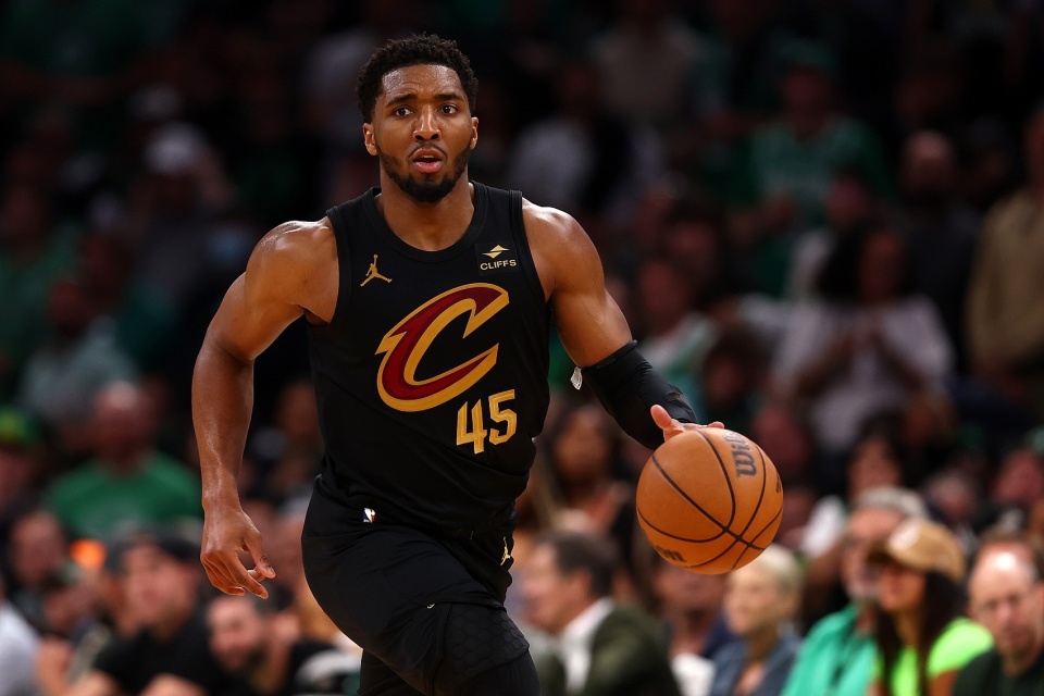 米切尔的领袖之路：骑士队的新篇章