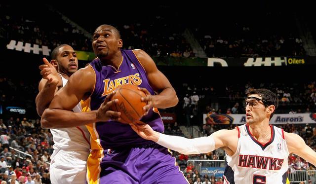 禁区野兽：安德鲁·拜纳姆的湖人内线统治