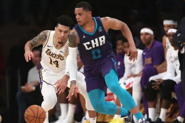 NBA常规赛：新奥尔良鹈鹕迎战犹他爵士，海湾双雄上演得分盛宴