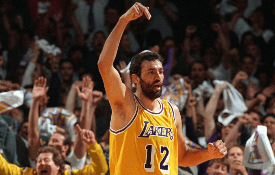 篮板怪兽：迪瓦茨的湖人篮板神话