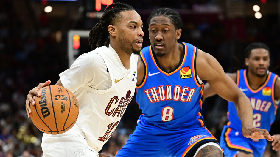 骑士雷霆激战正酣，战绩并驾齐驱，东部霸主之争愈演愈烈