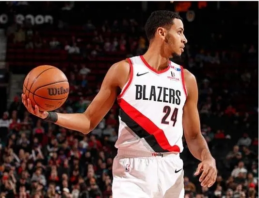 快船半场占优，开拓者进攻遇阻