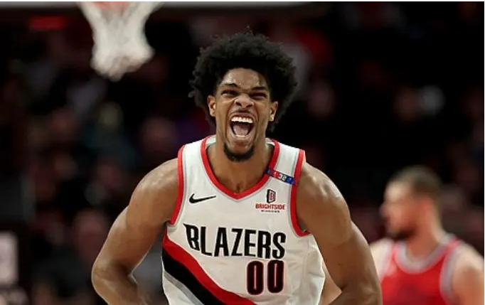 亨德森：开拓者半场的闪耀之星