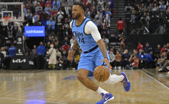 快船狂屠篮网创纪录，鲍威尔闪耀成关键