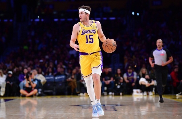 里夫斯赛后谈拉塞尔失绝杀：幸运眷顾，专注比赛