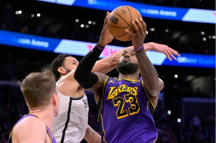 詹姆斯赛后发声，诠释湖人险胜关键