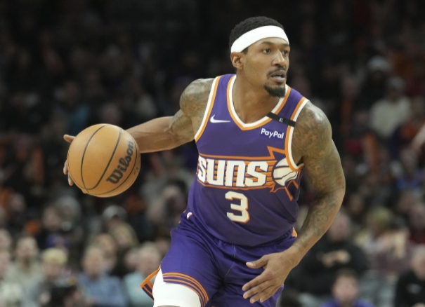 太阳伤病满营客场战活塞 排名之路充满挑战