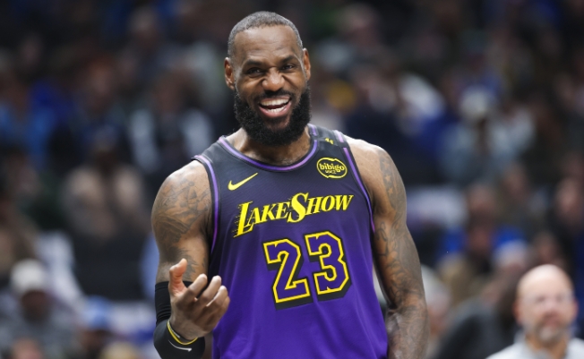 詹姆斯全面表现，虽有瑕疵仍助湖人险胜篮网