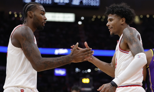 火箭出征波特兰，伤病名单变动引关注