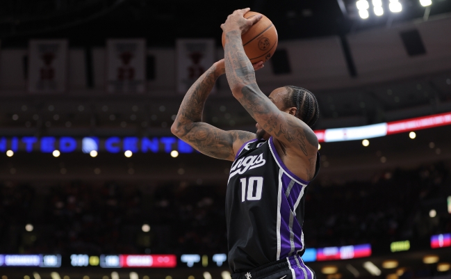 德罗赞中距离封神，国王险胜火箭